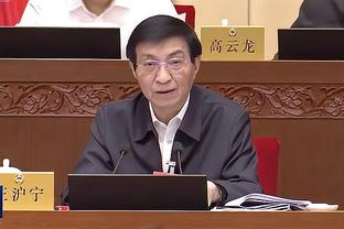 官方：布莱顿与18岁青训中场辛谢尔伍德续约至2028年